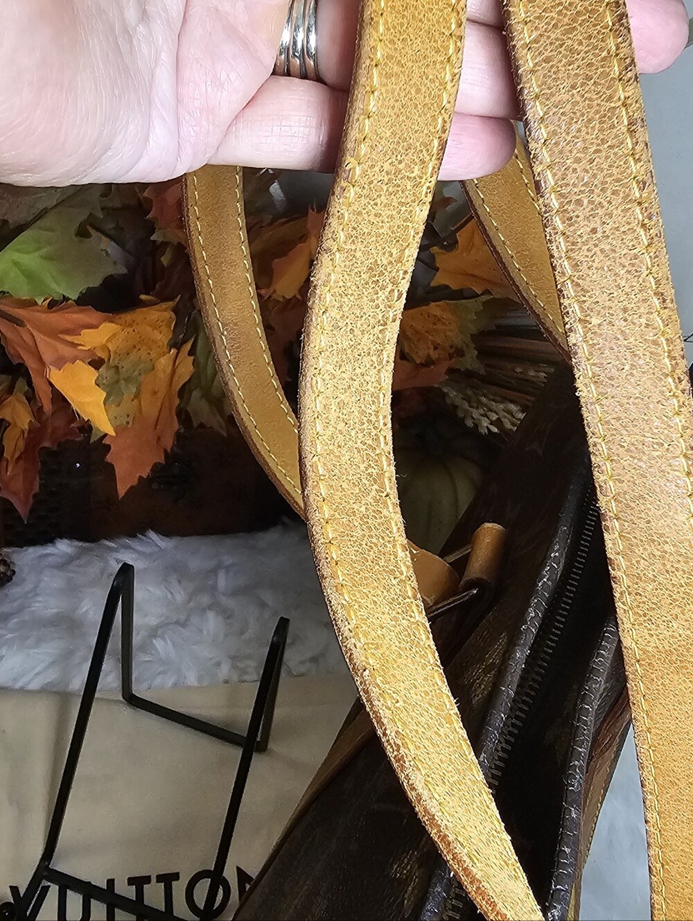 Louis Vuitton Babylone Tote Bag. - Picture 16 of 16